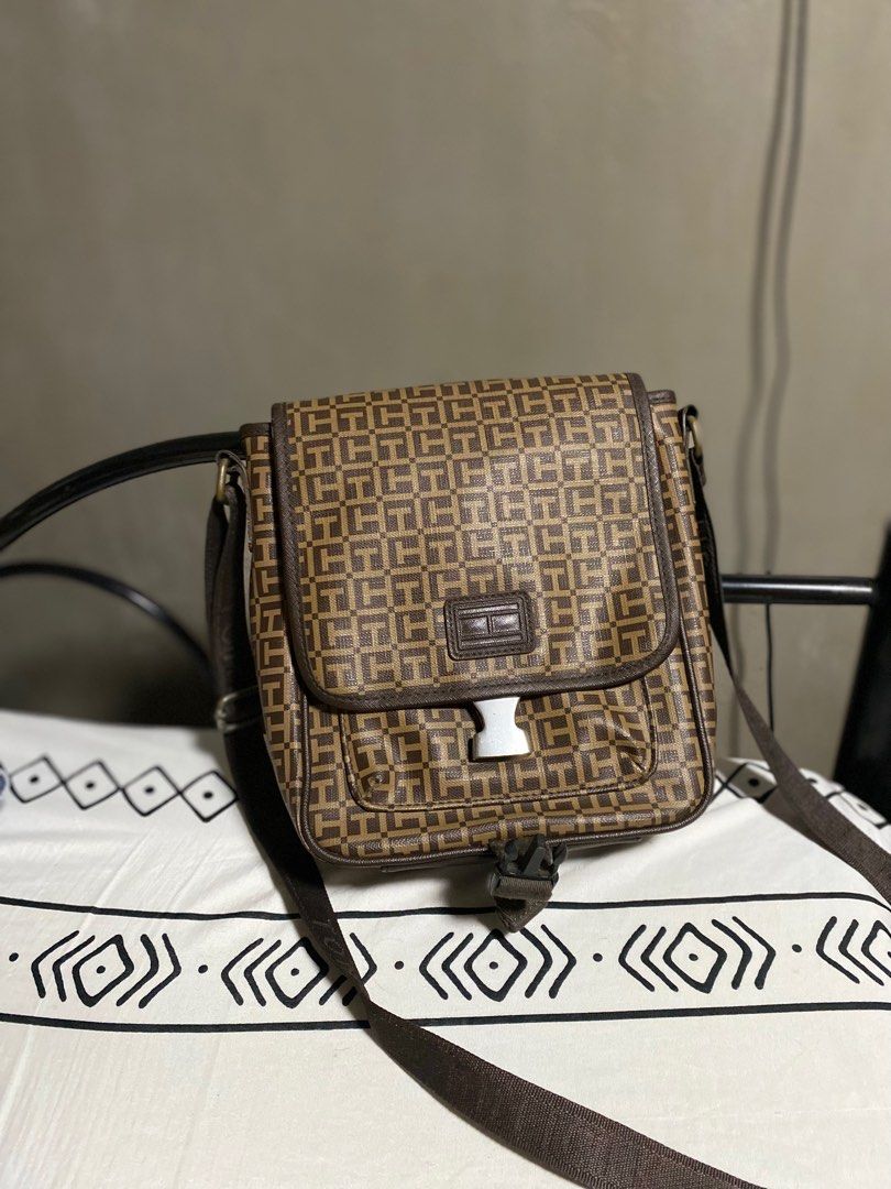 Tommy Hilfiger sling bag (authentic) (Category: Luxury Bags & Wallets) located in Paranaque City. Submitted by d_clutterss (Listing ID 1408430758, Image 1). Description: - authentic tommy hilfiger - has corrosion on the buckle - rfs decluttering .