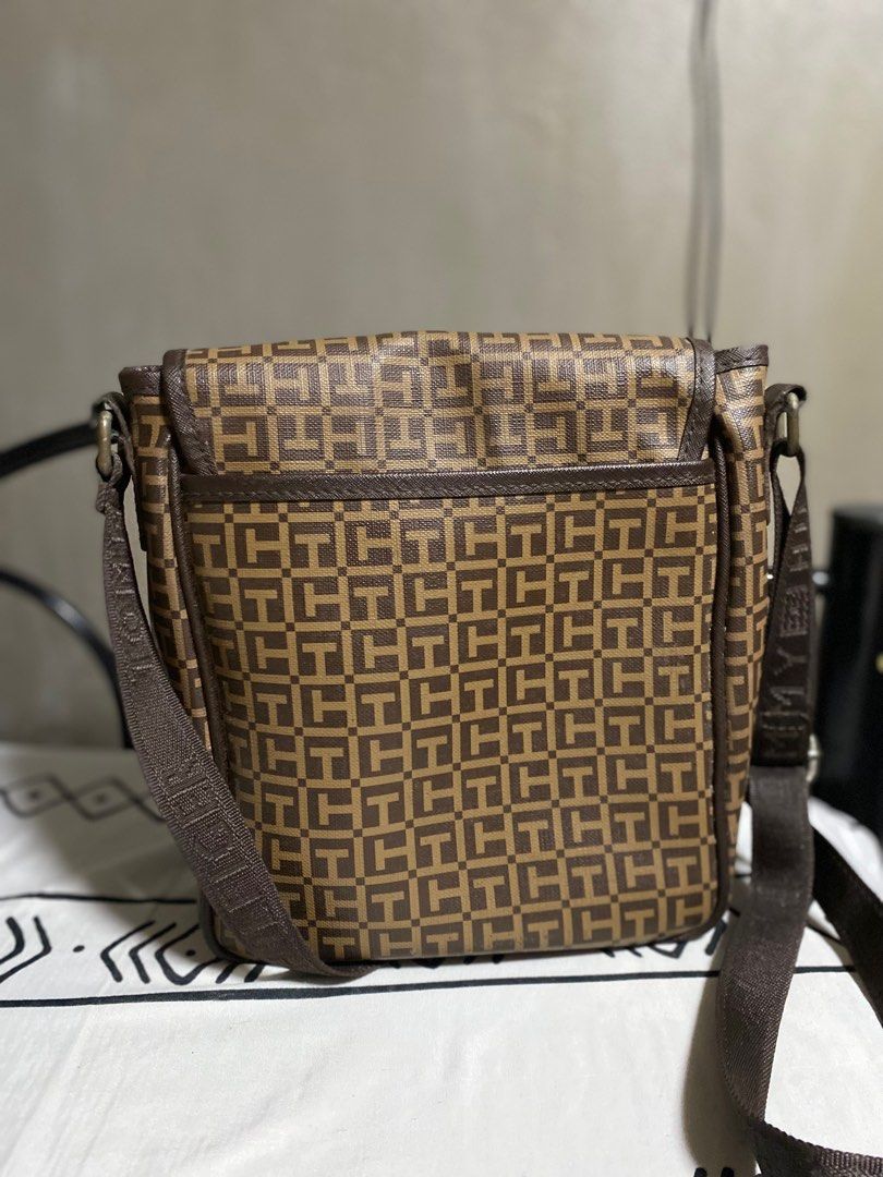 Tommy Hilfiger sling bag (authentic) (Category: Luxury Bags & Wallets) located in Paranaque City. Submitted by d_clutterss (Listing ID 1408430758, Image 3). Description: - authentic tommy hilfiger - has corrosion on the buckle - rfs decluttering .