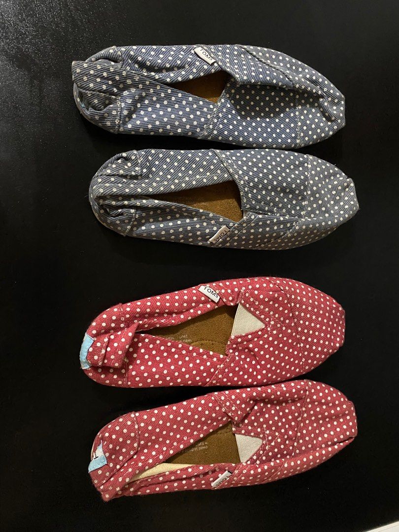 TOMS Polka Dot Slip-on Shoes (Category: Sneakers) located in San Narciso. Submitted by boypablo1998 (Listing ID 1408341113, Image 2). Description: - TOMS slip-on shoes - Classic polka dot design - Available colors: Red or Blue - Polka dots: White - Sole color: White - Condition: Well-maintained and ready to wear.
