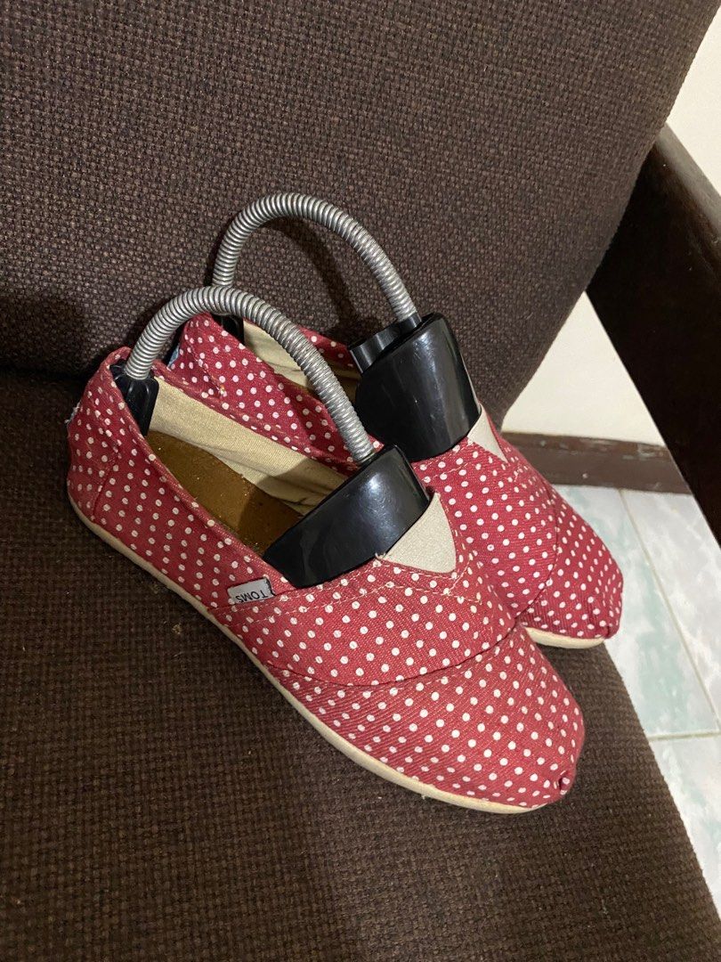 TOMS Polka Dot Slip-on Shoes (Category: Sneakers) located in San Narciso. Submitted by boypablo1998 (Listing ID 1408341113, Image 1). Description: - TOMS slip-on shoes - Classic polka dot design - Available colors: Red or Blue - Polka dots: White - Sole color: White - Condition: Well-maintained and ready to wear.