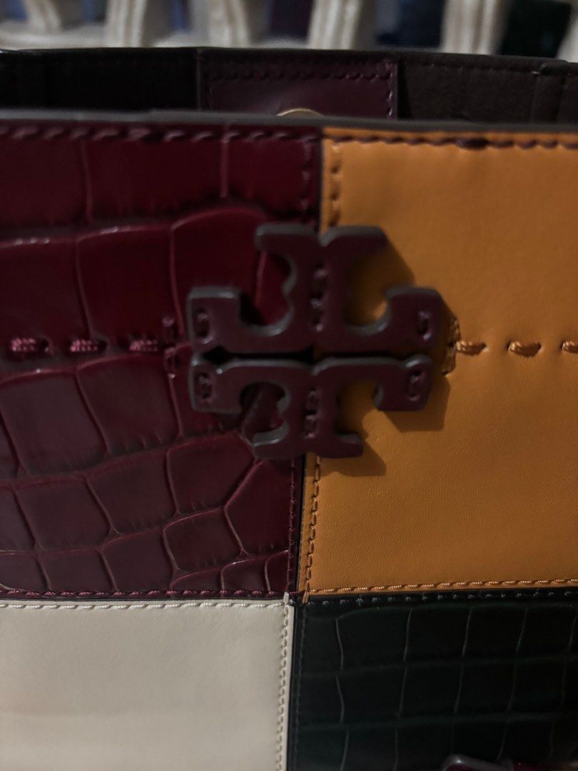Tory Burch Small McGraw Color-block Bucket Bag (Category: Luxury Bags & Wallets) located in Meycauayan. Submitted by maxsshopzter (Listing ID 1408413236, Image 3). Description: .