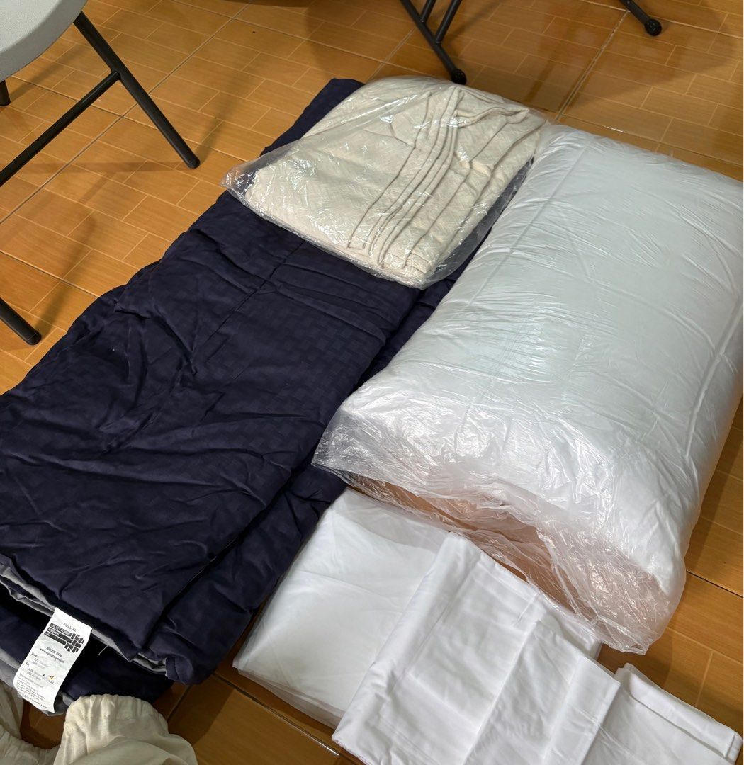 Valley Forge Fabrics Bed in a Bag - 6pc Set - Full XL (Category: Bedding & Towels) located in Quezon City. Submitted by helloqicks (Listing ID 1408375258, Image 2). Description: 🔘 VALLEY FORGE FABRICS BED IN A BAG FULL XL - 6 PIECE SET🔘 ➖FULL XL 54” x 80” ➖ 1 comforter - navy ➖ 1 thick blanket - beige ➖ 1 blanket - white ➖ 1 bed sheet - white ➖ 2 pillows - white ➖ 2 pillow case - white ➖Brandnew, from US 🏷️ Selling for 2,000 - slight nego 🔴 S