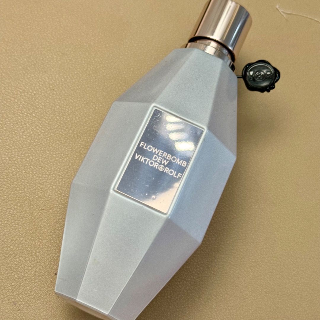 Viktor & Rolf Flowerbomb Dew 100ml (Category: Fragrance & Deodorants) located in Quezon City. Submitted by hellolili21 (Listing ID 1408450928, Image 1). Description: 100ml bottle, 50% full No box.