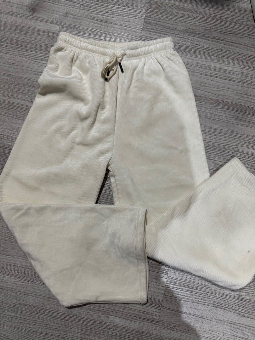 White Fur Winter Pants (Category: Other Bottoms) located in Manila. Submitted by secondchanceplease (Listing ID 1408457880, Image 2). Description: bought at 60rmb very thick good quality washed but never used waist: 27-28in length: 36in.
