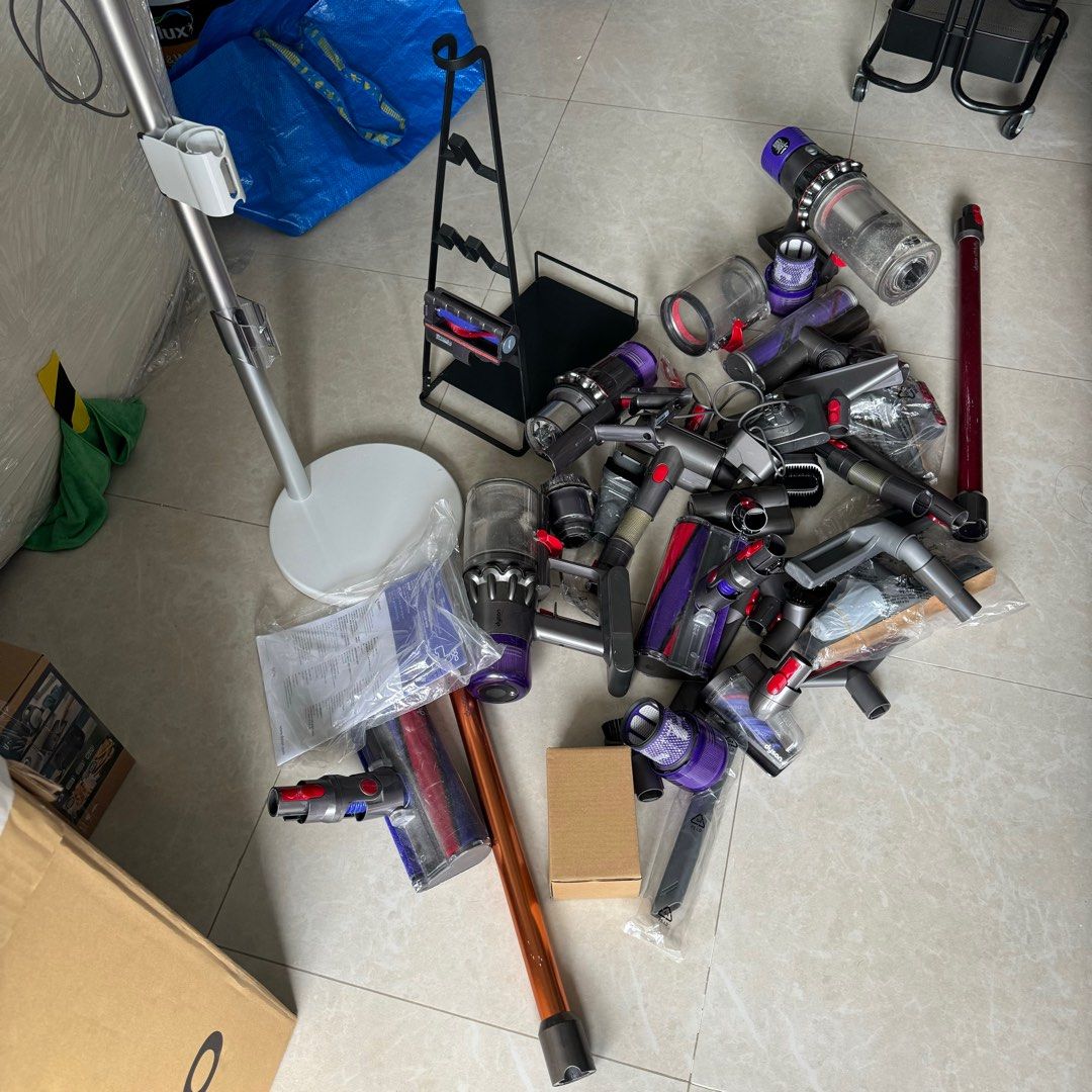 Dyson attachments (Category: Vacuum Cleaner & Housekeeping) located in Singapore. Submitted by dduckk97 (Listing ID 1408305913, Image 1). Description: Dyson attachments $10 for small one $15 for big one $88 for all.
