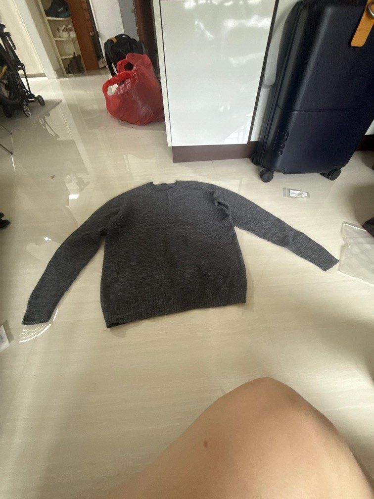 Winter top (Category: Other Tops) located in Singapore. Submitted by fchee (Listing ID 1408372521, Image 1). Description: Rarely use .