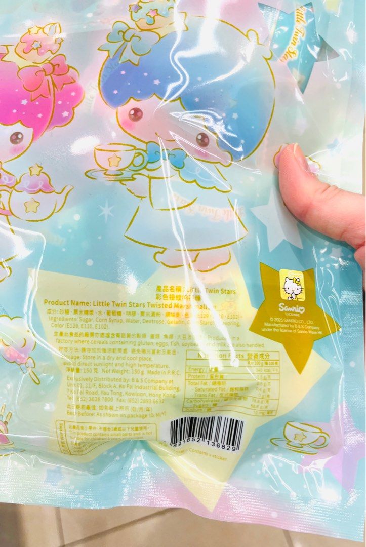 限量現貨🍬🌈彩色扭紋綿花糖 🍬正版 SANRIO 雙子星小天使 LITTLE TWINS STAR公仔貼紙 棉花糖 零食包 生日禮物 聖誕派對零食 新年禮物 結婚禮物 MARSHMALLOWS PACKED SNACKS NEW YEAR CHRISTMAS BIRTHDAY WEDDING SNACK CANDY （分類：禮品籃和禮籃）位於 Hong Kong。 由 swroom 提交（商品編號 1408648652，圖片 3）。簡介： 🍫$42包，$80 兩包，全新未開封 🎁銷情迅速請早訂購，售完即止‼️ 🛍更多卡通精品玩具FOLLOW US ： carousell.com/swroom 📥INBOX 購買請提供以下資料 ： ▫️ 款式及件數 ▫️付款方式 : PAYME / FPS / ALIPAYHK ▫️郵寄方式： 📦 SF順豐到付 ( 一般情況 2-3 工作天寄出 ) ❌ 不設面交 **** 確認全數付款後才留貨及安排寄出 *** ⚜️相關產品⚜️ 現貨🍬朱