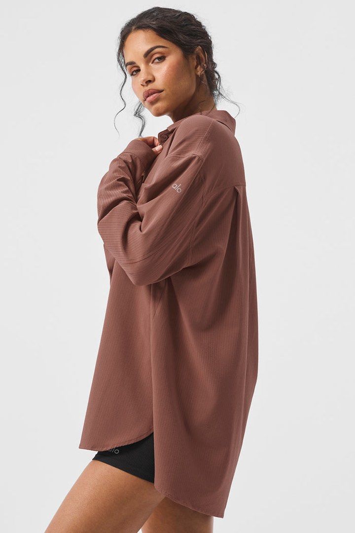 Alo yoga DREAMSCAPE BUTTON DOWN LONG SLEEVE Chestnut / S (Category: Activewear) located in Marikina City. Submitted by vintagebackyard (Listing ID 1408612656, Image 1). Description: .
