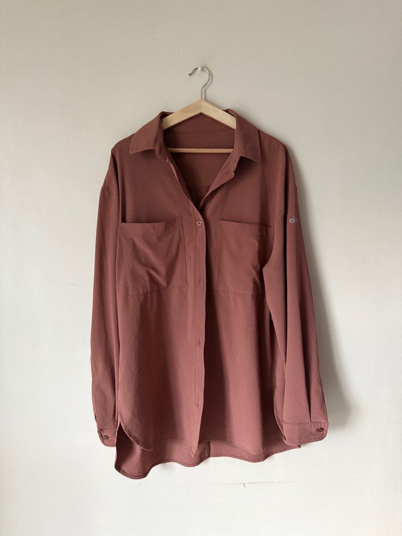 Alo yoga DREAMSCAPE BUTTON DOWN LONG SLEEVE Chestnut / S (Category: Activewear) located in Marikina City. Submitted by vintagebackyard (Listing ID 1408612656, Image 2). Description: .
