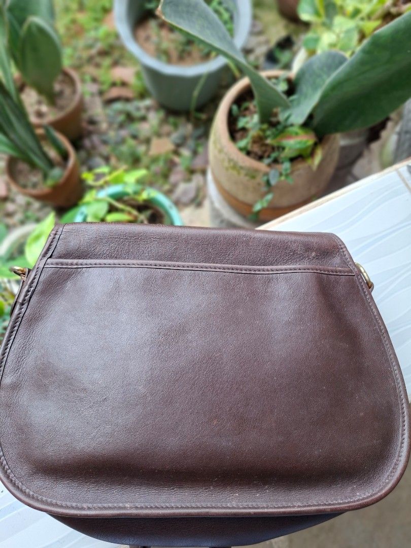 Authentic Vintage Burberry crossbody (Category: Luxury Bags & Wallets) located in Santa Maria. Submitted by mikavillaflor4 (Listing ID 1408553005, Image 3). Description: vintage authentic ukay source no major issue minimal signs of usage made in spain.