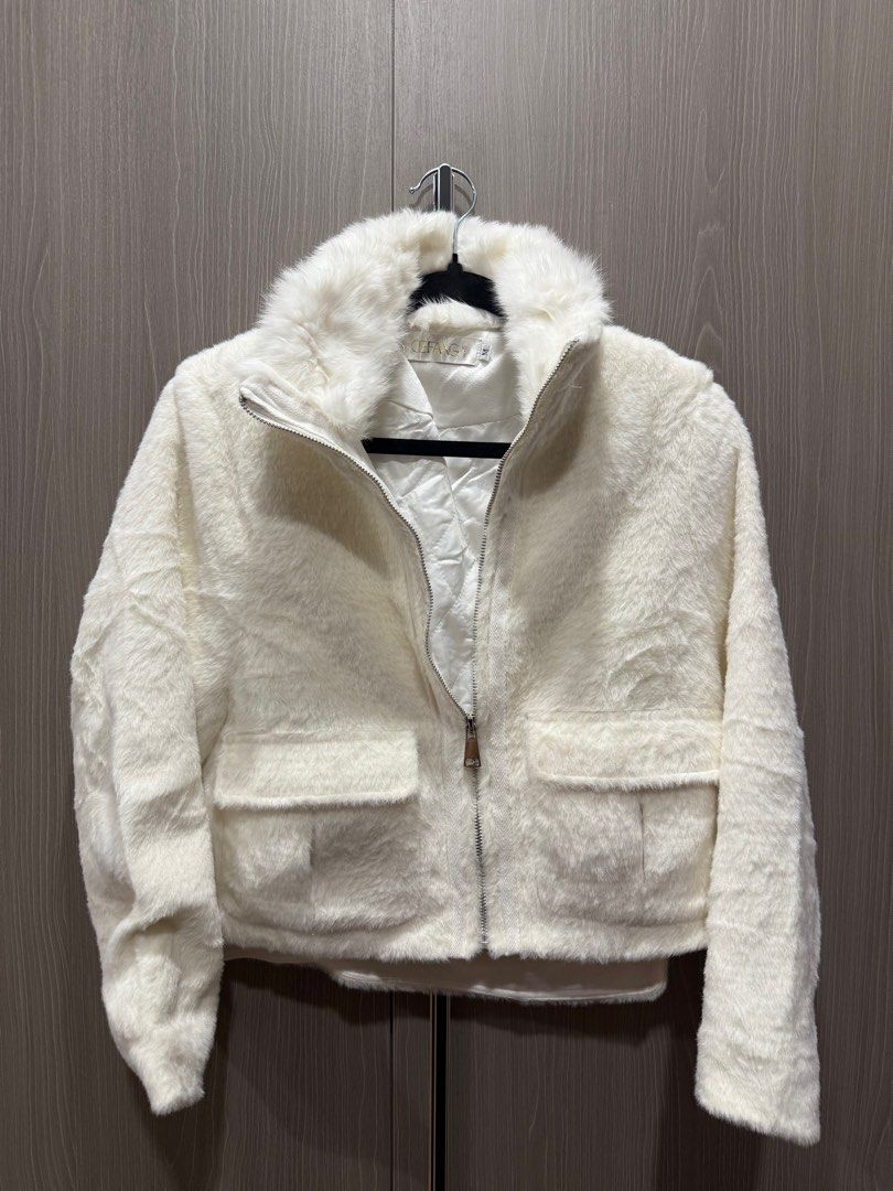 Cefang HQ Fur Jacket for Winter (Category: Coats, Jackets and Outerwear) located in General Santos City (Dadiangas). Submitted by prelovedbyshash (Listing ID 1408668752, Image 2). Description: Bought in China Fits small-medium.