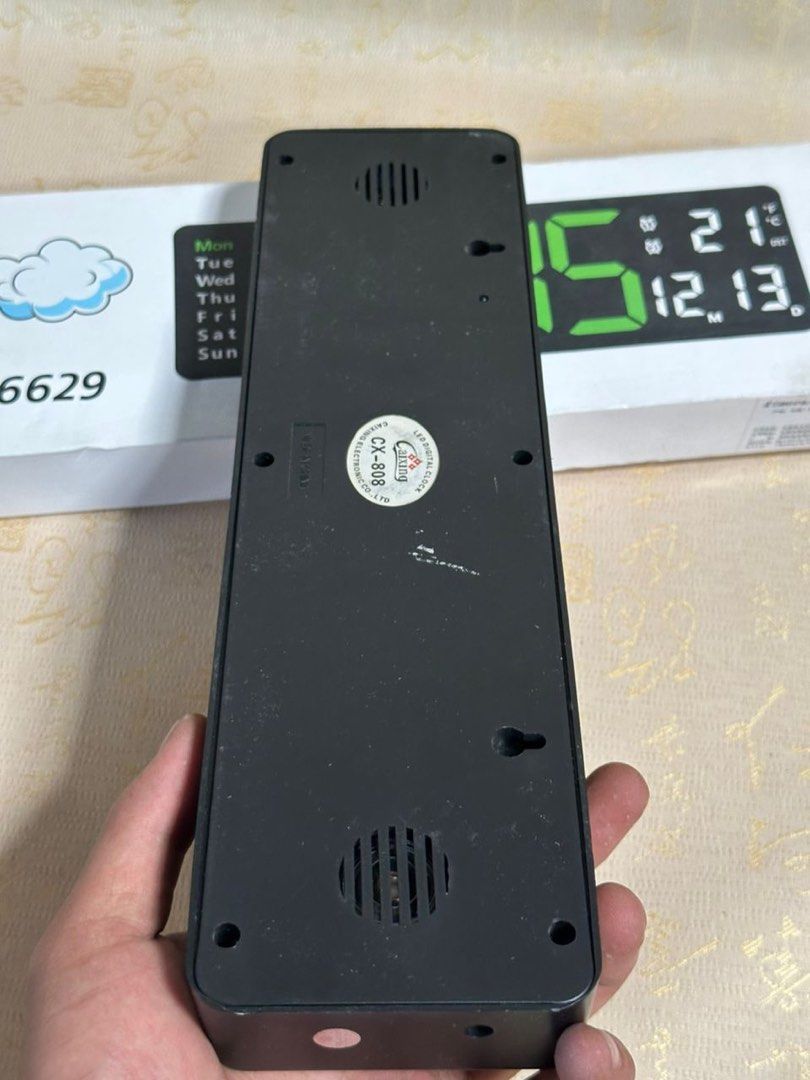 digital clock (Category: Clocks) located in Kadok. Submitted by bundlekadok (Listing ID 1408590218, Image 2). Description: ITEM PRE❤️ FROM SINGAPORE CONDTION SEPERTI DALAM GAMBAR ITEM ELEKTRIK SELL WITH WARANTY WS DETAIL : 012 9052 753 LOCATION : FF BUNDLE KADOK ( KG KADOK KOTA BHARU KELANTAN ) WAKTU OPERASI : SABTU - KHAMIS ( 9.30 PG - 6.30 PTG ) JUMAAT SHJ CUTI.
