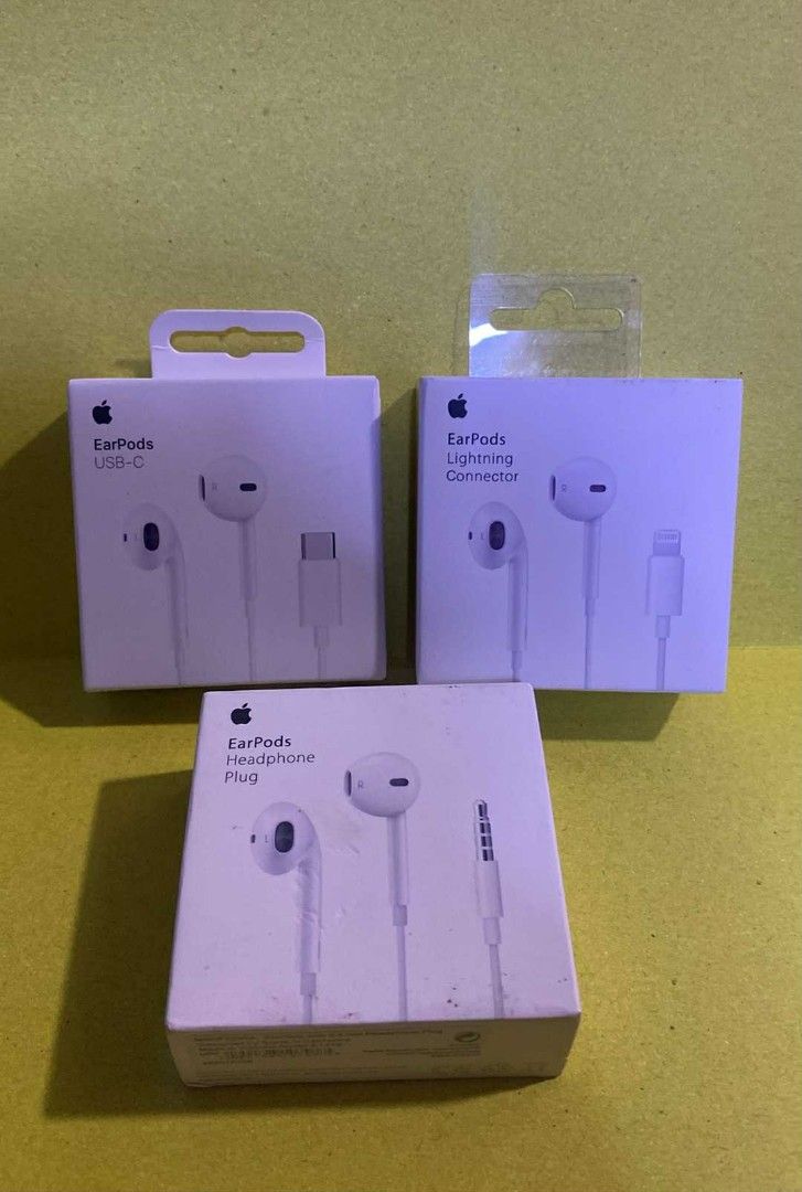Earphone type c/lightning/jack type Earpods (Category: Headphones & Headsets) located in Manila. Submitted by pricious (Listing ID 1408552146, Image 1). Description: .