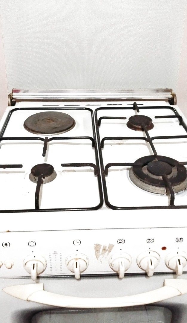 Elba Gas Range with Oven (Category: Ovens & Toasters) located in Dasmarinas. Submitted by hachiifinds (Listing ID 1408586464, Image 2). Description: - White Elba gas range - Four burners - Oven included - Control knobs for burners and oven - Top cover included - Oven door with handle - In good working condition.
