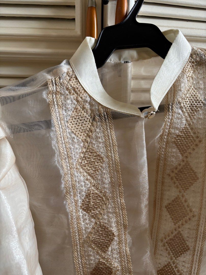 Filipiniana Top (RENTAL) (Category: Others Tops) located in Marikina City. Submitted by buynsellph (Listing ID 1408592355, Image 2). Description: For rent Filipiniana Top Quality Material 💖 Size S-M .
