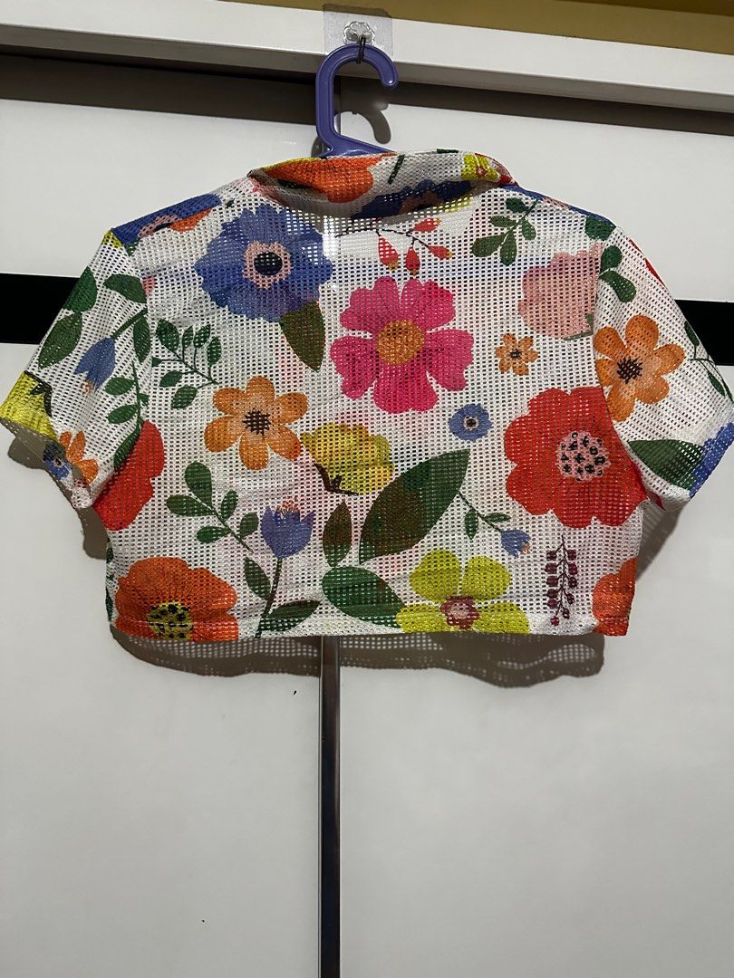 Floral Cropped Top (Category: Blouses) located in Quezon City. Submitted by brookslide (Listing ID 1408631307, Image 2). Description: - Floral cropped top - Short sleeves - Collared neckline - Mesh fabric - Button-up front - Colorful floral print on white background.