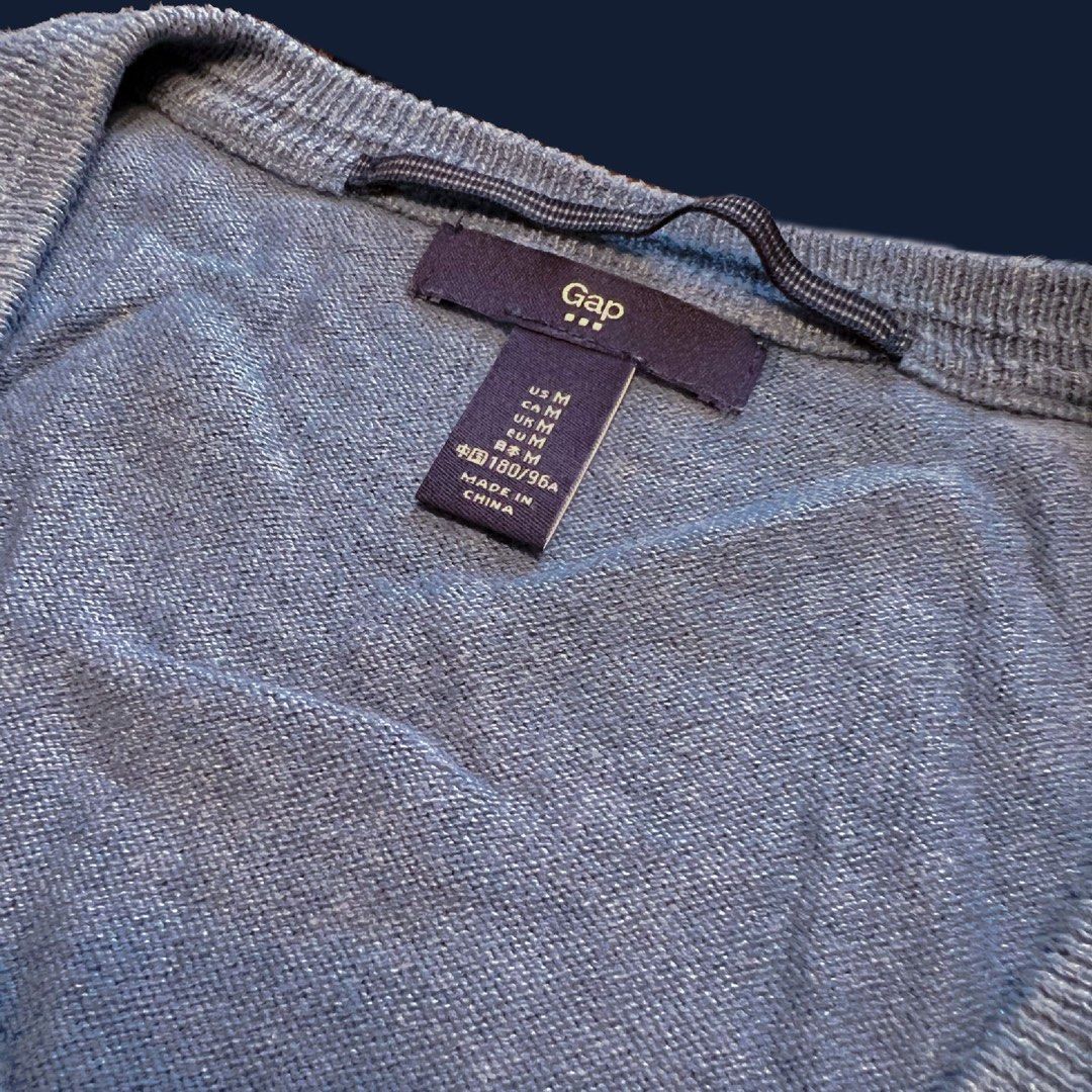 Gap V-Neck Sweater (Category: Coats, Jackets and Outerwear) located in Cabuyao City. Submitted by declutter_bin (Listing ID 1408669977, Image 2). Description: 👽 Items are measured in "inches" 👽 Please manage your expectations! 👽 Color may vary due to lighting 🤖 RFS: decluttering ☄️ Please DM if you have any questions!.