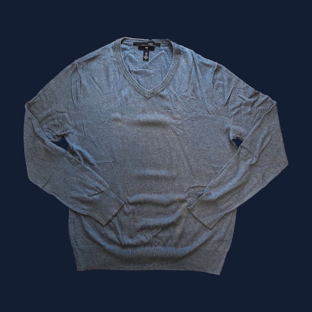 Gap V-Neck Sweater (Category: Coats, Jackets and Outerwear) located in Cabuyao City. Submitted by declutter_bin (Listing ID 1408669977, Image 1). Description: 👽 Items are measured in "inches" 👽 Please manage your expectations! 👽 Color may vary due to lighting 🤖 RFS: decluttering ☄️ Please DM if you have any questions!.