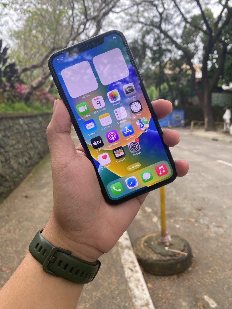 Iphone x 64gb (Category: iPhone X Series) located in San Rafael. Submitted by kuyabribri (Listing ID 1408618366, Image 1). Description: Iphone X - 64gb - No dents halos - Original - No trutone - 100% Battery health (Original batt) - Apple id open - sim okay Qc loc (price slightly nego) .