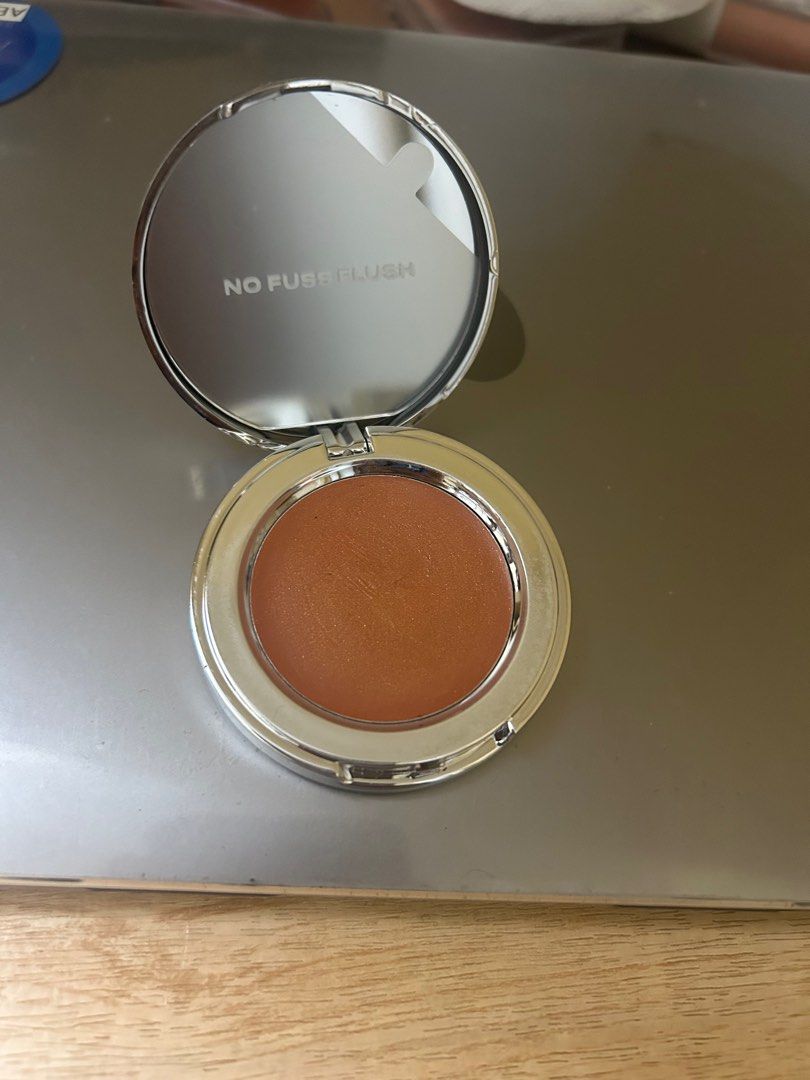 Issy & Co. Crème Cheek Blush - Gold Digger (Category: Makeup) located in Quezon City. Submitted by madmaxe_ (Listing ID 1408655091, Image 2). Description: Issy creme cheek blush Gold digger Luminous glided clay Barely used, just stocked.