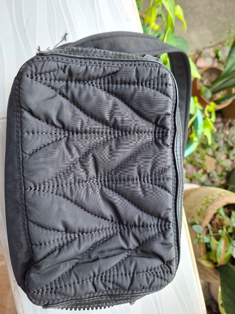 Kate spade ellie double zip camera bag (Category: Luxury Bags & Wallets) located in Santa Maria. Submitted by mikavillaflor4 (Listing ID 1408561808, Image 2). Description: in good condition camera bag quilted bag details posted.