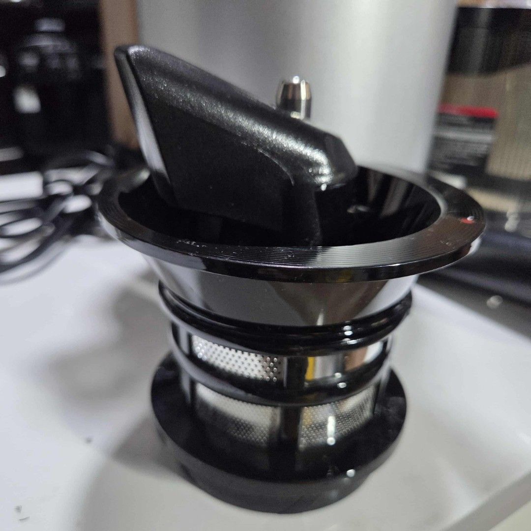 Kuvings Hands-Free Slow Juicer Auto 8 (Category: Juicers, Blenders & Grinders) located in Rizal. Submitted by lively2701 (Listing ID 1408602845, Image 2). Description: - Kuvings Hands-Free Slow Juicer Auto 8 - Includes: Juicer unit, juicing components, original box, manual, and cleaning brush - Hands-free operation - Complete set - Ready to use.