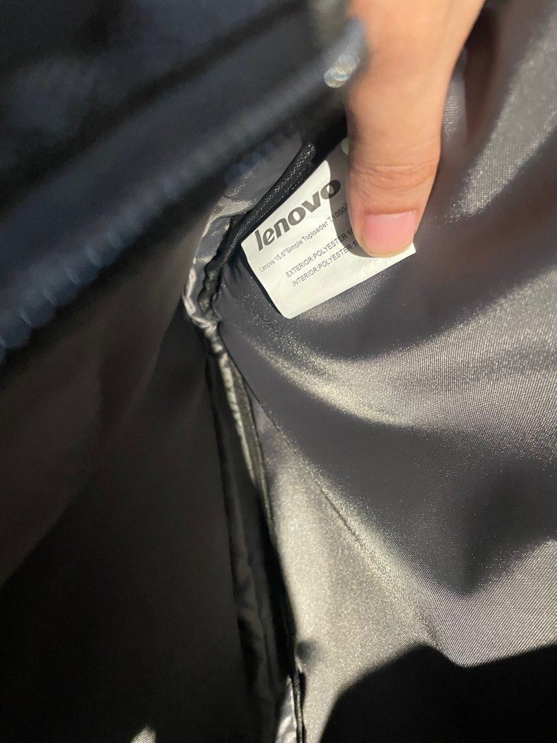 Lenovo 15.6" Simple Toploader Laptop Bag (Category: Laptop Bags & Sleeves) located in Manila. Submitted by lukemafinds (Listing ID 1408562036, Image 3). Description: Lenovo Laptop Bag Original 200 only steal price na pure leather pm if interested .