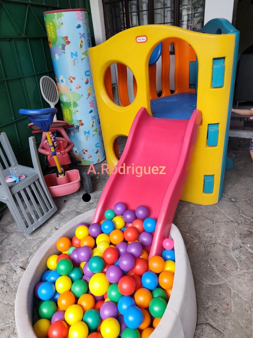 Little Tikes Slide and Ball Pit (Category: Infant Playtime) located in Manila. Submitted by declutterbabythings (Listing ID 1408597947, Image 1). Description: little tikes ball pit and balls are sold separately location Pateros .
