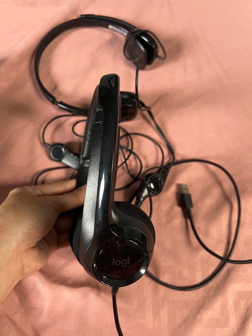 Logitech Noise Cancelling Headphone with microphone (Category: Headphones & Headsets) located in Naga. Submitted by mmitchsilvestre (Listing ID 1408664752, Image 1). Description: Take both for only 1800.