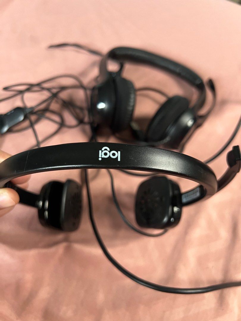 Logitech Noise Cancelling Headphone with microphone (Category: Headphones & Headsets) located in Naga. Submitted by mmitchsilvestre (Listing ID 1408664752, Image 3). Description: Take both for only 1800.