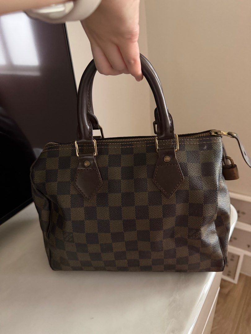 Louis Vuitton Speedy 25 Damier Ebene (Category: Luxury Bags & Wallets) located in Quezon City. Submitted by purpleblush (Listing ID 1408515758, Image 2). Description: Louis Vuitton Speedy 25 – Damier Ebene Guaranteed AUTHENTIC Classic and durable Speedy 25 in Damier Ebene canvas. Features gold-tone hardware, zip closure, and structured handles. A timeless everyday bag with a lightweight feel and roomy interior. Best price you’ll find 🩷.