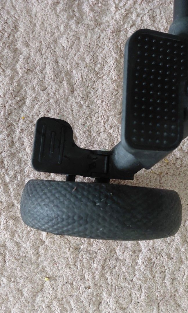 Magic stroller (Category: Strollers) located in Kuala Lumpur. Submitted by prelovedfromaa (Listing ID 1404203349, Image 2). Description: - Black stroller - Foldable design - Small wheels - Suitable for travel - Easy to maneuver Ada sedikit defect bahagian bar tempat duduk kesan cuci. Pickup area gombak Boleh Nego.