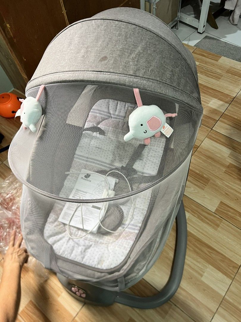Mastela Deluxe Multi-Functional Bassinet (Category: Cots & Cribs) located in Makati City. Submitted by sanchezmarygrace05 (Listing ID 1408559951, Image 1). Description: for sale 1200 only pick up or lalamove imus area/makati area.