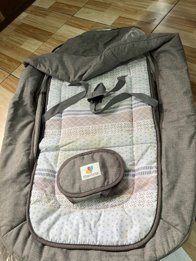 Mastela Deluxe Multi-Functional Bassinet (Category: Cots & Cribs) located in Makati City. Submitted by sanchezmarygrace05 (Listing ID 1408559951, Image 2). Description: for sale 1200 only pick up or lalamove imus area/makati area.