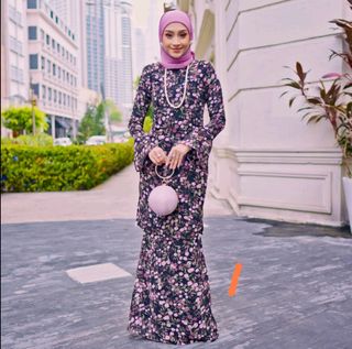 (Category: ) located in . Submitted by sisters_closet (Listing ID 1408631663, Image 1). Description: .