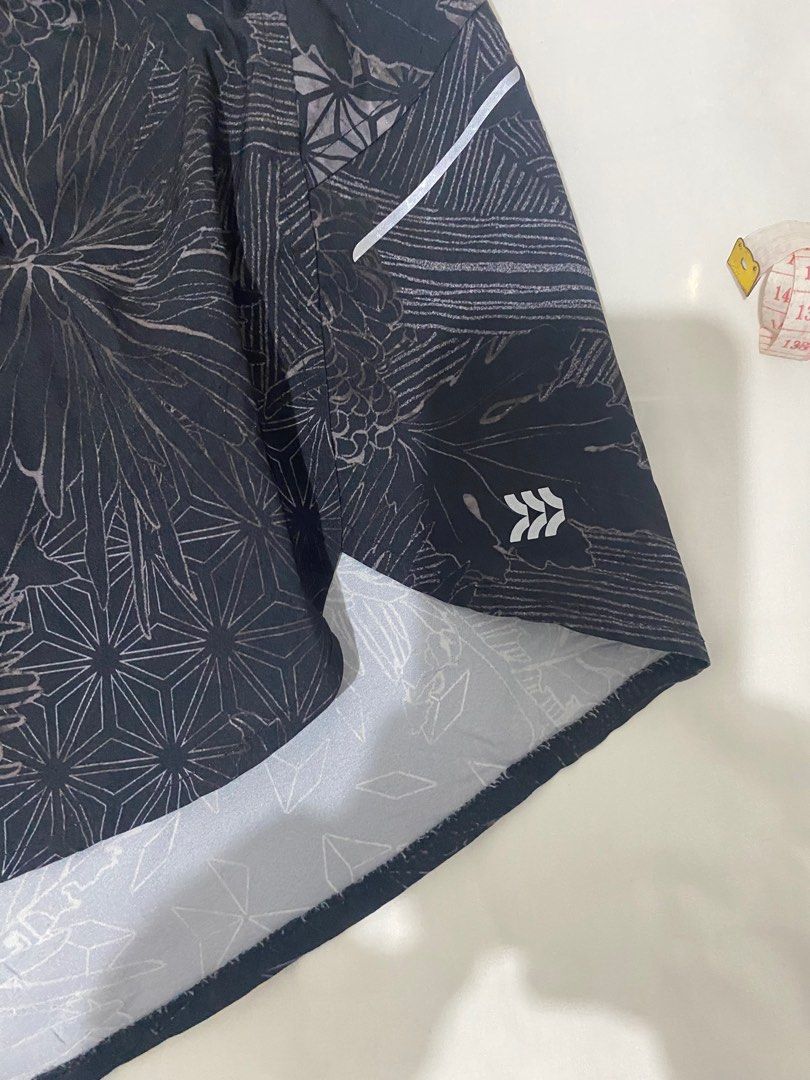Miler Running Shorts (Category: Shorts) located in San Ildefonso. Submitted by msdzer (Listing ID 1408584530, Image 3). Description: - Floral patterned running shorts - Built-in brief for comfort and support - Reflective details for visibility - Waistband: Approximately 15 inches - Lightweight design, ideal for running.
