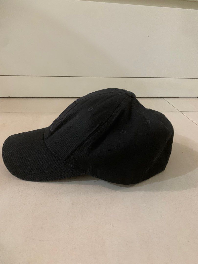 MLB LA Dodgers Black Closed Cap (Category: Caps & Hats) located in Quezon City. Submitted by reused.unused (Listing ID 1408652421, Image 2). Description: MLB LA Dodgers Black Closed Cap M-XL Issue/s: None -refer to photos for actual condition -pre-loved item so signs of usage is expected -for serious buyers only -no to swap -no to COD -lowballers and bogus buyers will not be entertained -please read description and see photos before inquiring :) 