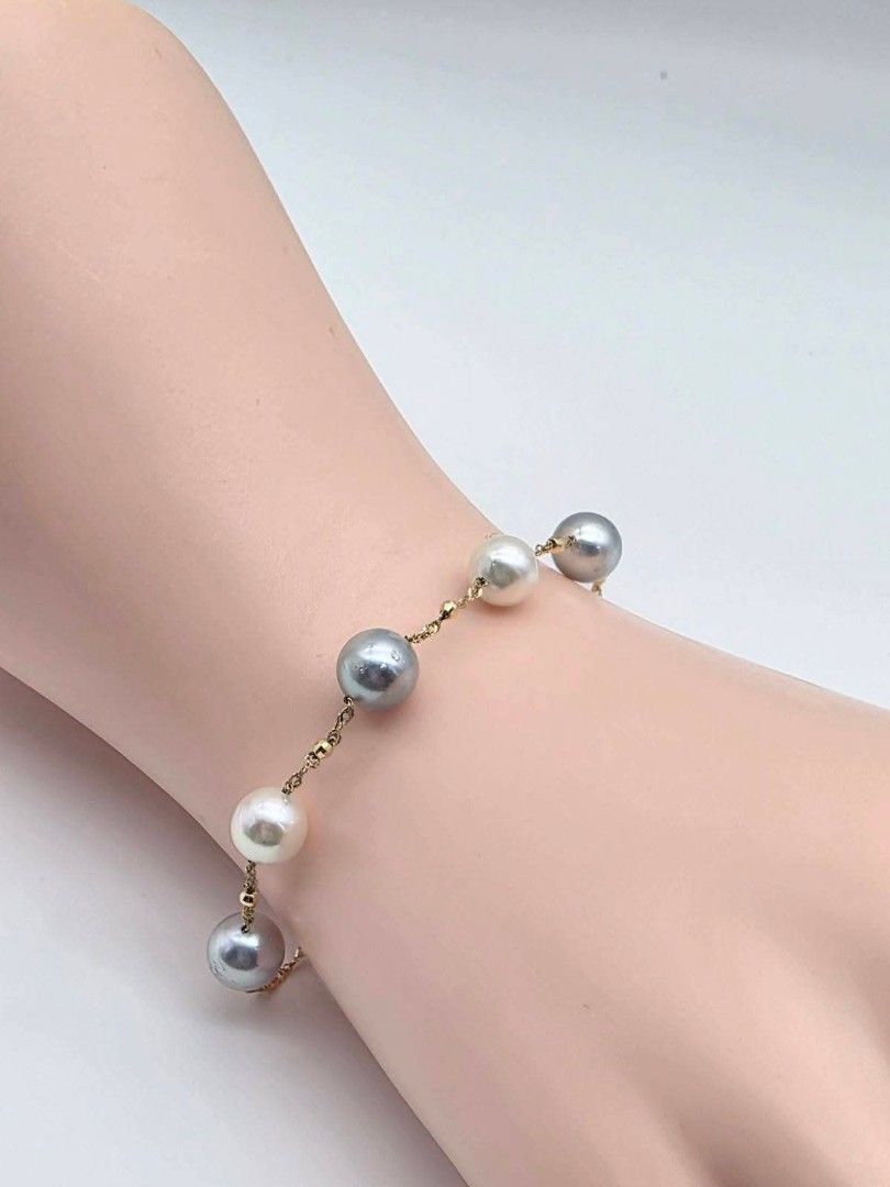 Natural Akoya Pearl Bracelet (Category: Bracelets) located in Imus. Submitted by art_luxe (Listing ID 1408668762, Image 2). Description: Natural Akoya Pearl Bracelet ✅ set in K18 Japan Gold ✅ 5.04 grams18cm All of our unique jewelries on sale to this page are all sourced and carefully hand picked from Japan Auction Houses. Our items consist mostly of Certified Top Quality & Exquisite Natural Gems and Diamonds. Before we ship the items here in Phi