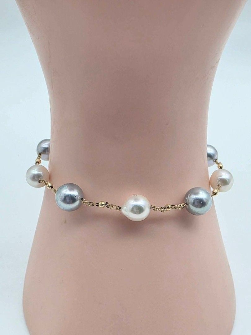 Natural Akoya Pearl Bracelet (Category: Bracelets) located in Imus. Submitted by art_luxe (Listing ID 1408668762, Image 1). Description: Natural Akoya Pearl Bracelet ✅ set in K18 Japan Gold ✅ 5.04 grams18cm All of our unique jewelries on sale to this page are all sourced and carefully hand picked from Japan Auction Houses. Our items consist mostly of Certified Top Quality & Exquisite Natural Gems and Diamonds. Before we ship the items here in Phi