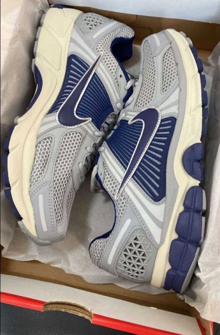 Nike Zoom Vomero 5 Sneakers (Category: Sneakers) located in Manila. Submitted by ytoci (Listing ID 1408570906, Image 2). Description: - Nike Zoom Vomero 5 - Grey and blue - Includes original box for yankees (blue) -worn once in the mall original price is 8995, selling for less than than 50% of the original price ( very good deal).
