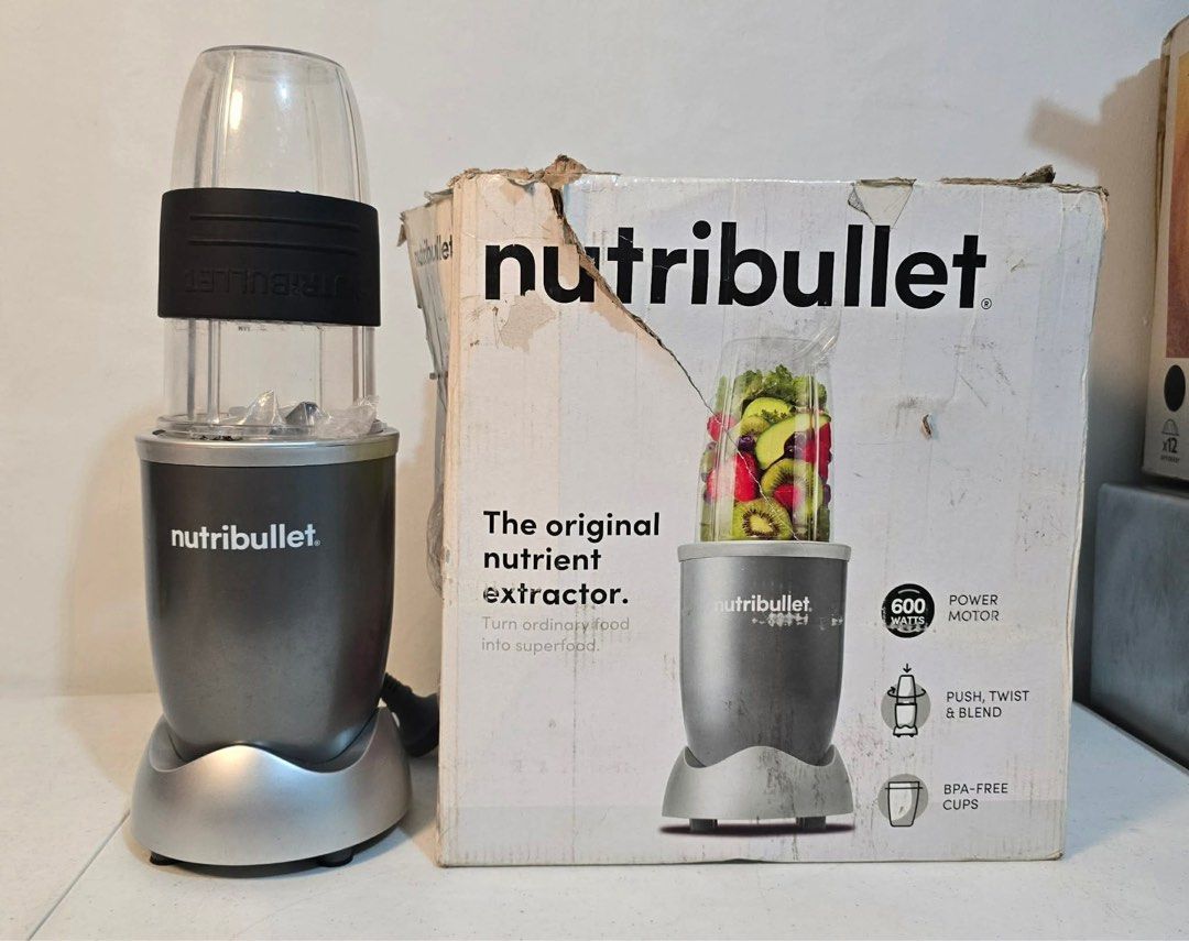Nutribullet 600 Series Blender (Category: Juicers, Blenders & Grinders) located in Taytay. Submitted by mikz_1303 (Listing ID 1408635980, Image 2). Description: Nutribullet 600 Series Blender Australian mall pull out Used 220V 600watts Box 1 bottle 1 blade 1 lid 4k.