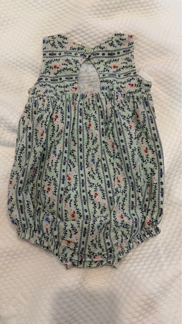 Old Navy Baby Romper 12-18M (Category: Babies & Kids Fashion) located in Marikina City. Submitted by jerseyscloset (Listing ID 1408523997, Image 2). Description: Location: Marikina, Metro Manila Buyer to shoulder shipping/delivery fee JnT: if outside Metro Manila Lalamove: within Metro Manila.