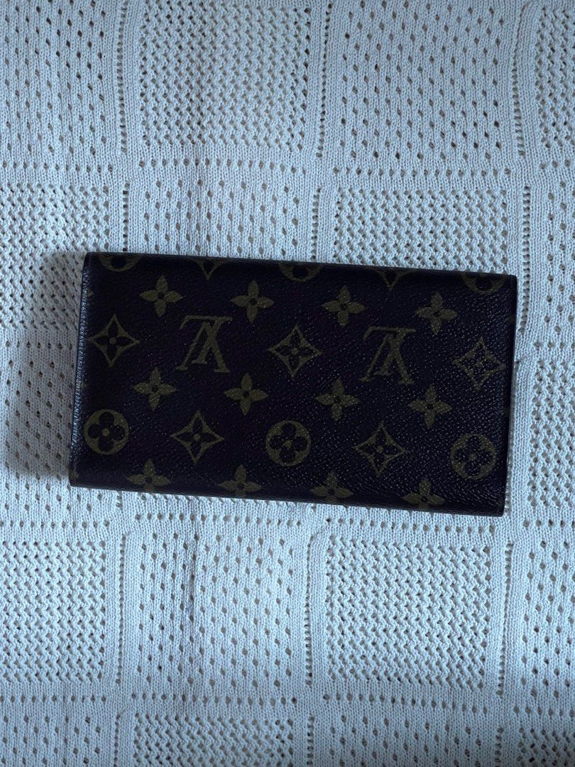Original LOUIS VUITTON Monogram Trifold Long Wallet (Category: Luxury Bags & Wallets) located in San Andres. Submitted by lizandbelcloset (Listing ID 1408525100, Image 3). Description: Pre-loved Original LOUIS VUITTON Monogram Trifold Long Wallet Code: M10941 Rank : B - good condition, with signs of use Inclusion/s: Original LV Box for Wallet Please see all photos to appreciate .