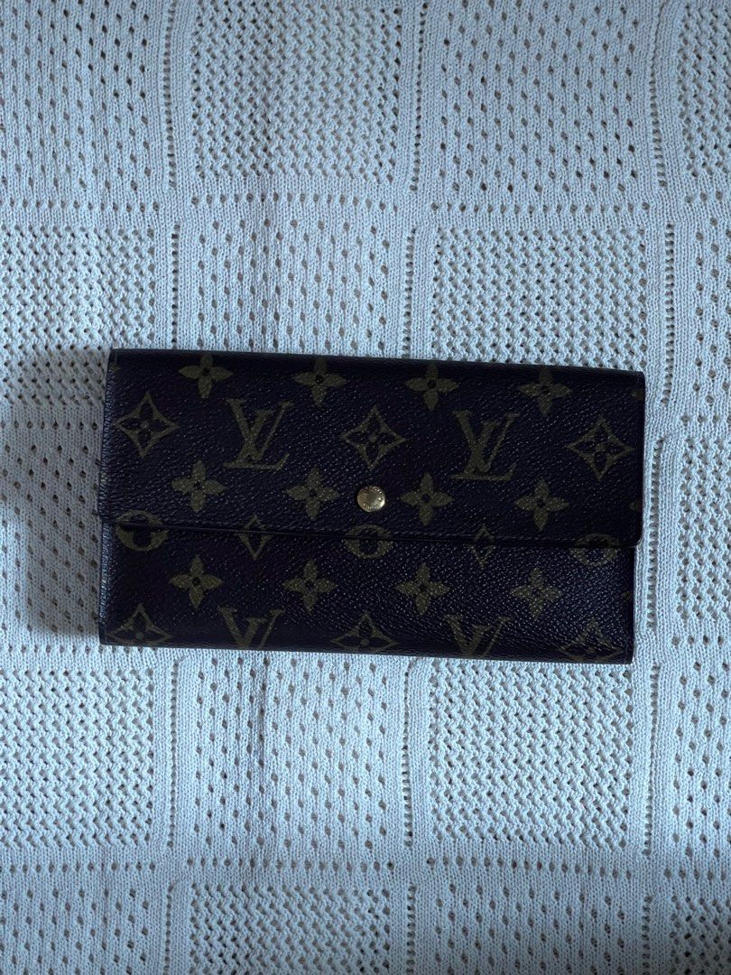 Original LOUIS VUITTON Monogram Trifold Long Wallet (Category: Luxury Bags & Wallets) located in San Andres. Submitted by lizandbelcloset (Listing ID 1408525100, Image 2). Description: Pre-loved Original LOUIS VUITTON Monogram Trifold Long Wallet Code: M10941 Rank : B - good condition, with signs of use Inclusion/s: Original LV Box for Wallet Please see all photos to appreciate .