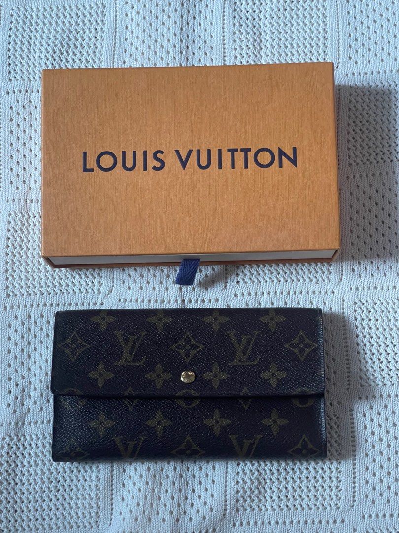 Original LOUIS VUITTON Monogram Trifold Long Wallet (Category: Luxury Bags & Wallets) located in San Andres. Submitted by lizandbelcloset (Listing ID 1408525100, Image 1). Description: Pre-loved Original LOUIS VUITTON Monogram Trifold Long Wallet Code: M10941 Rank : B - good condition, with signs of use Inclusion/s: Original LV Box for Wallet Please see all photos to appreciate .