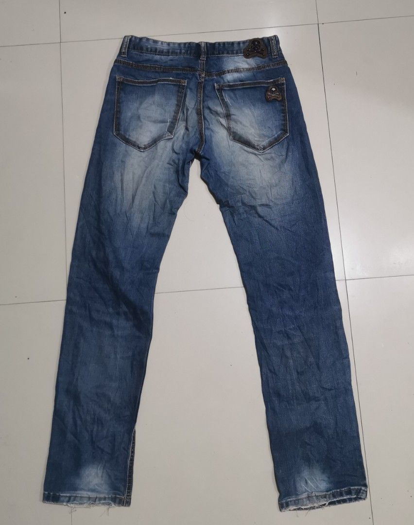 Phillip Plein Edition Vintage Jeans (Category: Jeans) located in Davao. Submitted by dmp1993 (Listing ID 1408600699, Image 2). Description: Stylish Phillip Plein jeans in a classic blue wash. Features a button closure and a straight leg fit. Includes unique skull patches on the back pockets. Waist measures approximately 14 inches across. The length from waist to hem is about 40 inches. The inseam is around 30 inches. A great addition to any wardr