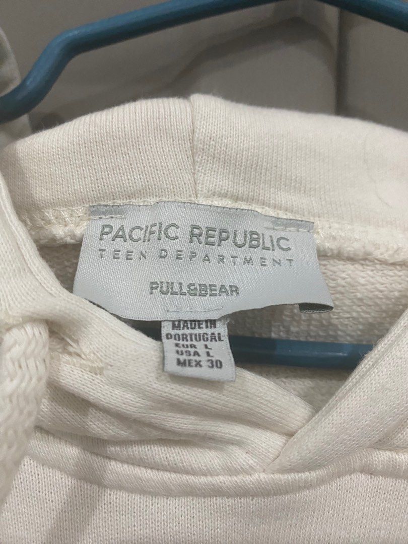Pull&Bear Brooklyn Hoodie (Category: Hoodies) located in Caloocan City. Submitted by heyygirrl (Listing ID 1408637047, Image 2). Description: .