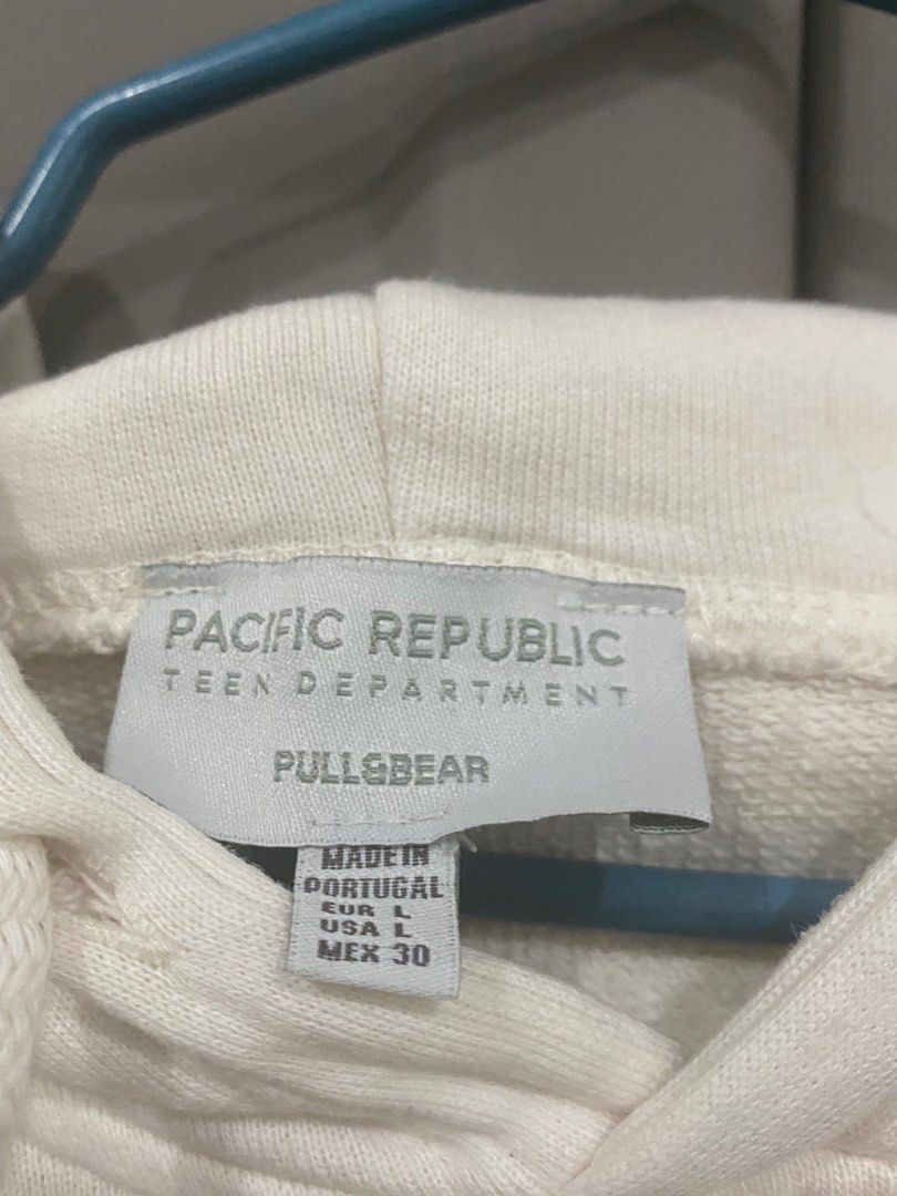 Pull&Bear Brooklyn Hoodie (Category: Hoodies) located in Caloocan City. Submitted by heyygirrl (Listing ID 1408637047, Image 3). Description: .