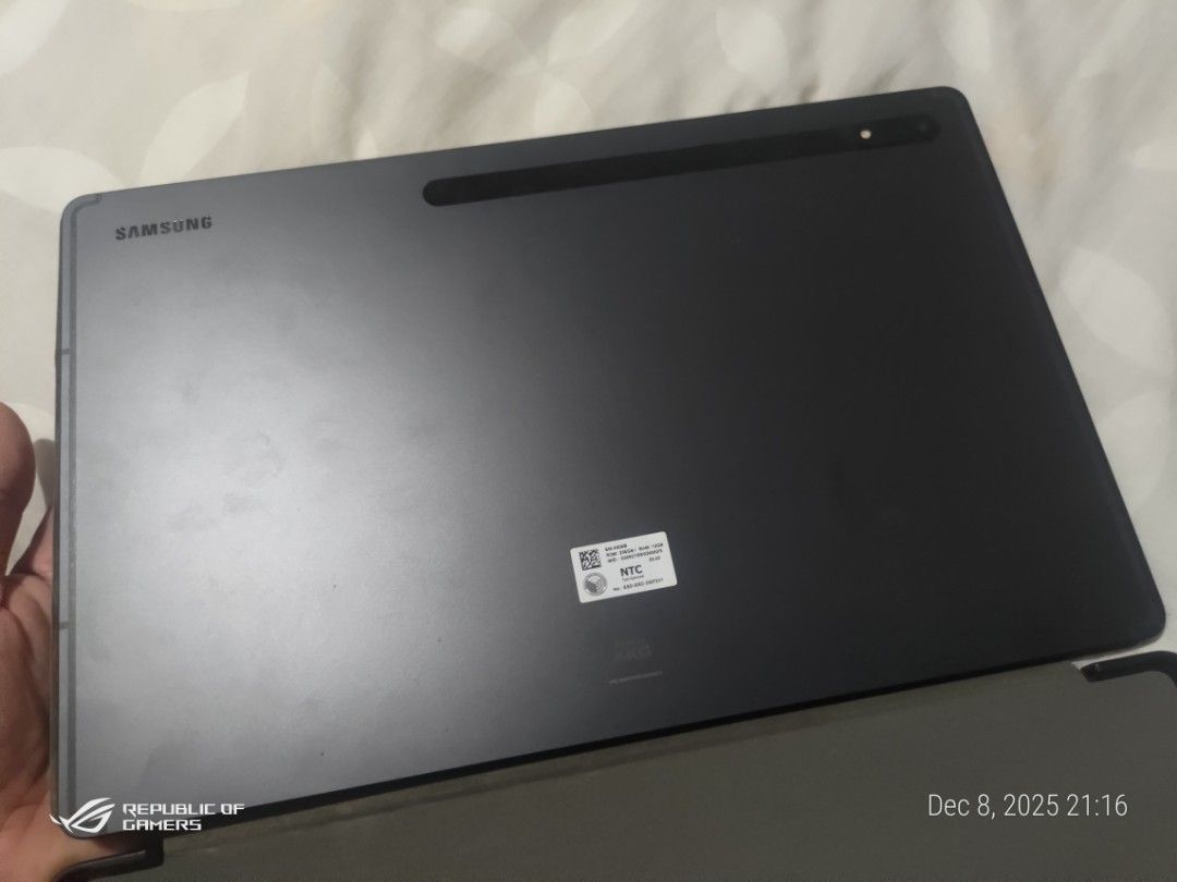 Samsung Galaxy Tab S8 Ultra 5G (Category: Android) located in Las Pinas. Submitted by choochiee (Listing ID 1408121113, Image 3). Description: good as brand new pero may isang issue - 100% makinis ~ screen na kantohan . onti onti nag black lahat ~ kayo na magpagawa ~ wala na ung lcd . hndi na pinabalik dahil papalitan na dpat kaso hndi kaya ng budget.. ~ 100% lcd lng kailangan . ~may kasamang case ~ for pick up/ lalamove or Lbc ~ pwede ko din kay