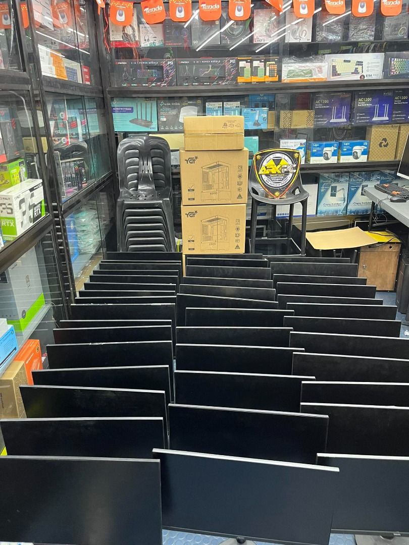 Used monitor (Category: Monitor Screens) located in Quezon City. Submitted by corrinejil63041 (Listing ID 1408522013, Image 3). Description: 🖥️Upgrade na without overspending! Used monitor for sale, super linaw! ✅Quality display, ✅low price. ❗️Huwag palagpasin! 🖥️ Philips 243V7Q 24inches frameless 🖥️ PRICE : 3,000.00each 💰 🖥️ Philips 241V8 24inches frameless 🖥️ PRICE : 3,000.00each 💰 🖥️ AOC 24B1XH 24inches frameless 🖥️ PRICE : 3,000.00ea